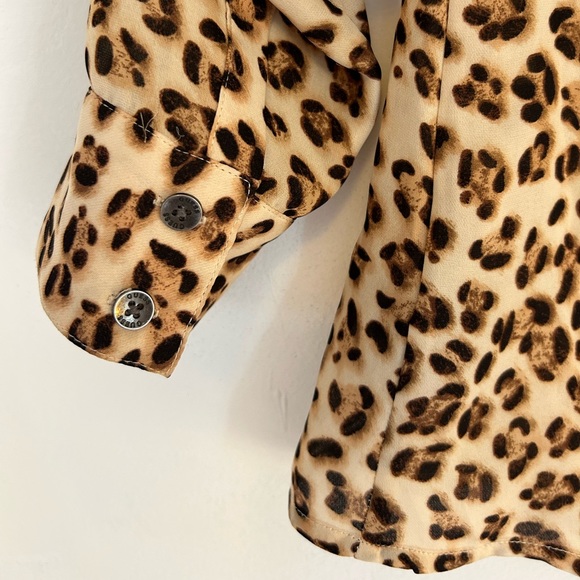 🐆 GUESS Animal Print Pocket-Front Blouse Button-Front Small - Picture 5 of 5
